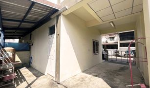 4 Bedrooms Townhouse for sale in Si Kan, Bangkok 
