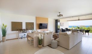 2 Bedrooms Condo for sale in Karon, Phuket The Heights Kata