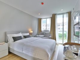 Студия Квартира в аренду в United Residence, Khlong Tan Nuea