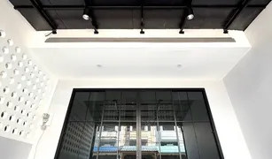 Таунхаус, 3 спальни на продажу в Ko Kaeo, Пхукет Sri Suchart Grand View 2