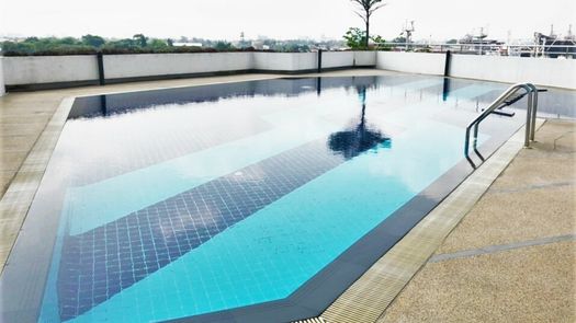 사진들 1 of the Communal Pool at Royal River Place