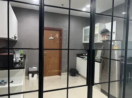 1 Bedroom Condo for rent at The Star Estate at Narathiwas, Chong Nonsi