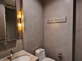 2 Bedroom Condo for sale at The Diplomat Sathorn, Si Lom