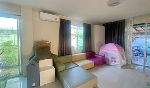 Таунхаус, 3 спальни на продажу в Hua Mak, Бангкок Town Avenue Rama 9