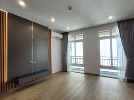 3 Bedroom Penthouse for sale at Wattana Suite, Khlong Toei Nuea