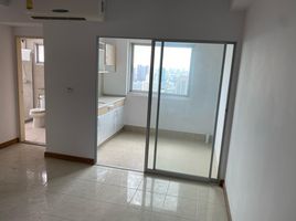 2 Bedroom Apartment for sale at Supalai Park Ekkamai-Thonglor, Bang Kapi