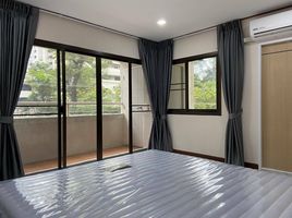 2 Bedroom Apartment for sale at Prestige Towers, Khlong Toei Nuea, Watthana, Bangkok