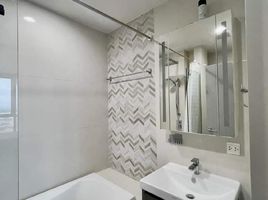 1 Bedroom Condo for sale at Oka Haus, Khlong Tan