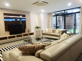 5 Schlafzimmer Villa zu vermieten im Levara Residence, Khlong Tan
