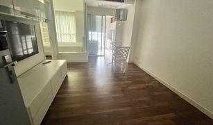 1 chambre Condominium a vendre à Bang Yi Ruea, Bangkok The Room Sathorn-Taksin