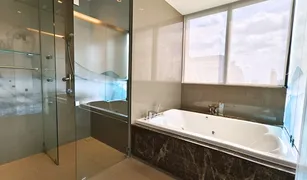 2 Bedrooms Condo for sale in Suriyawong, Bangkok M Silom