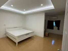 3 Schlafzimmer Reihenhaus zu vermieten in Punnawithi BTS, Bang Chak, Bang Chak