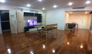 2 Bedrooms Condo for sale in Sam Sen Nai, Bangkok Green Peace Mansion