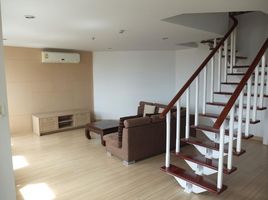 2 Bedroom Condo for rent at P.W.T Mansion, Khlong Toei