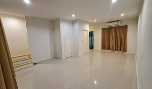 3 Bedrooms Townhouse for sale in Dokmai, Bangkok Stories Onnut-Wongwaen