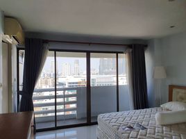 2 Bedroom Apartment for sale at Ruamjai Heights, Khlong Toei Nuea