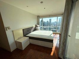 2 Schlafzimmer Wohnung zu vermieten im Silom Suite, Si Lom, Bang Rak