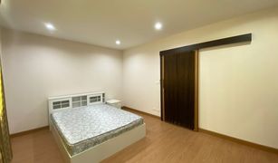 Suan Luang, ဘန်ကောက် Villette City Pattanakarn 38 တွင် 4 အိပ်ခန်းများ တိုက်တန်း ရောင်းရန်အတွက်