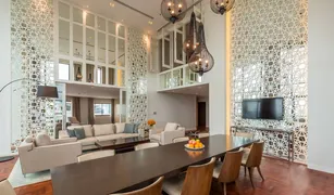 曼谷 Khlong Tan Nuea Baan Suanpetch 4 卧室 公寓 售 