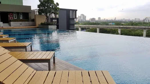 Фото 1 of the Gemeinschaftspool at Lumpini Place Srinakarin