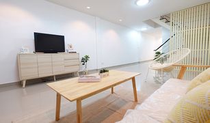 4 Bedrooms Townhouse for sale in Nuan Chan, Bangkok 