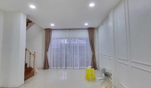 7 Bedrooms Townhouse for sale in Lat Phrao, Bangkok 