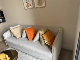 1 спален Кондо в аренду в Oka Haus, Khlong Tan