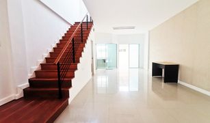 3 Bedrooms Townhouse for sale in Nong Khaem, Bangkok Vista Avenue Petchkasem 81