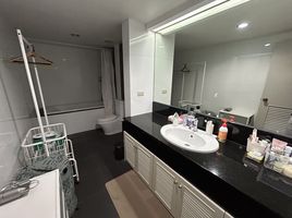 2 Bedroom Apartment for sale at The Prestige 49, Khlong Tan Nuea