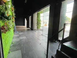 Studio Einzelhandelsfläche zu vermieten in Sam Sen Nok, Huai Khwang, Sam Sen Nok