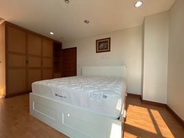 1 Bedroom Apartment for rent at Baan Somthavil, Lumphini