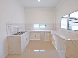 3 Bedroom Townhouse for sale in Varee Chiang Mai School, Nong Hoi, Nong Hoi