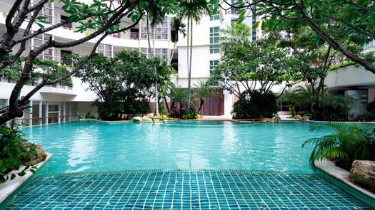 图片 1 of the Communal Pool at Baan Rajprasong