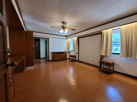 2 Schlafzimmer Appartement zu vermieten im Peng Seng Mansion, Lumphini, Pathum Wan