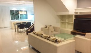 4 Bedrooms Townhouse for sale in Khlong Toei Nuea, Bangkok 