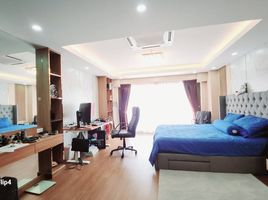 2 Bedroom Apartment for sale at Nusa State Tower Condominium, Si Lom