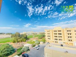 2 बेडरूम अपार्टमेंट for sale at Golf Apartments, Al Hamra Village