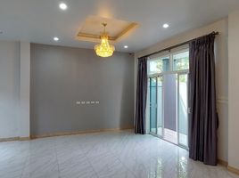 6 Schlafzimmer Reihenhaus zu vermieten in Bangkok, Wong Sawang, Bang Sue, Bangkok
