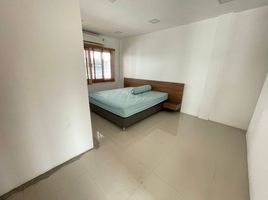 3 Schlafzimmer Reihenhaus zu vermieten in Bangkok, Phlapphla, Wang Thong Lang, Bangkok