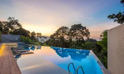 Photo 2 of the Communal Pool at Bluepoint Condominiums