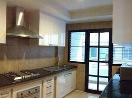 3 спален Кондо в аренду в Cosmo Villa, Khlong Toei