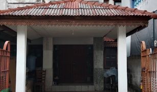 2 Bedrooms Townhouse for sale in Bang Krabao, Nakhon Pathom Krisda City Golf Hills