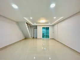 3 спален Таунхаус на продажу в Ubon Chat 2, Bang Rak Noi, Mueang Nonthaburi, Нонтабури