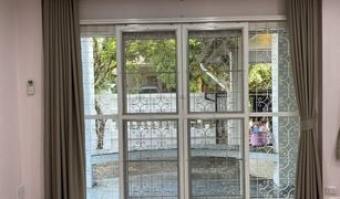 Таунхаус, 3 спальни на продажу в Bang Talat, Нонтабури Sarawan Ville