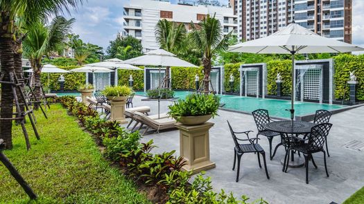 Фото 1 of the Communal Garden Area at Arcadia Center Suites