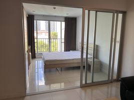 1 Schlafzimmer Wohnung zu vermieten im TKF Condo, Bang Chak, Phra Khanong