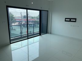 223 m² Office for rent at Workplace Petchkasem 81-2, Nong Khang Phlu