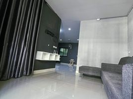 3 Bedroom Townhouse for rent at Baan Thanarin Townhome 5, Ban Khlong Suan, Phra Samut Chedi