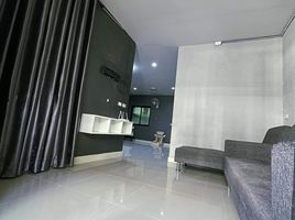 3 Schlafzimmer Reihenhaus zu vermieten im Baan Thanarin Townhome 5, Ban Khlong Suan, Phra Samut Chedi, Samut Prakan