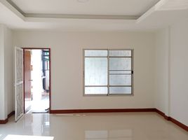 3 Schlafzimmer Reihenhaus zu verkaufen im K.C. Cluster Nimit-Mai, Lam Luk Ka, Lam Luk Ka